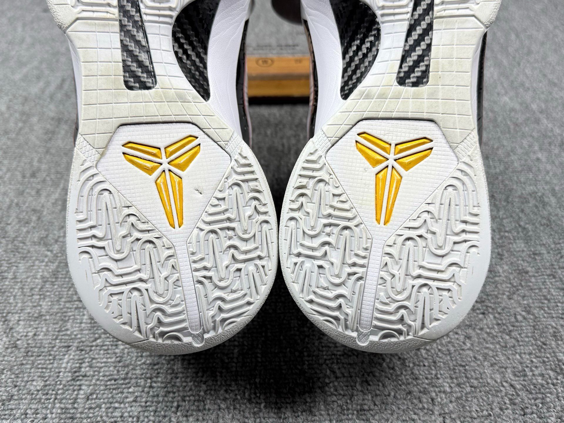Nike Nike KOBE5 White Lowtop Sneakers 12 Men Size US 12 / EU 45 - 8 Thumbnail
