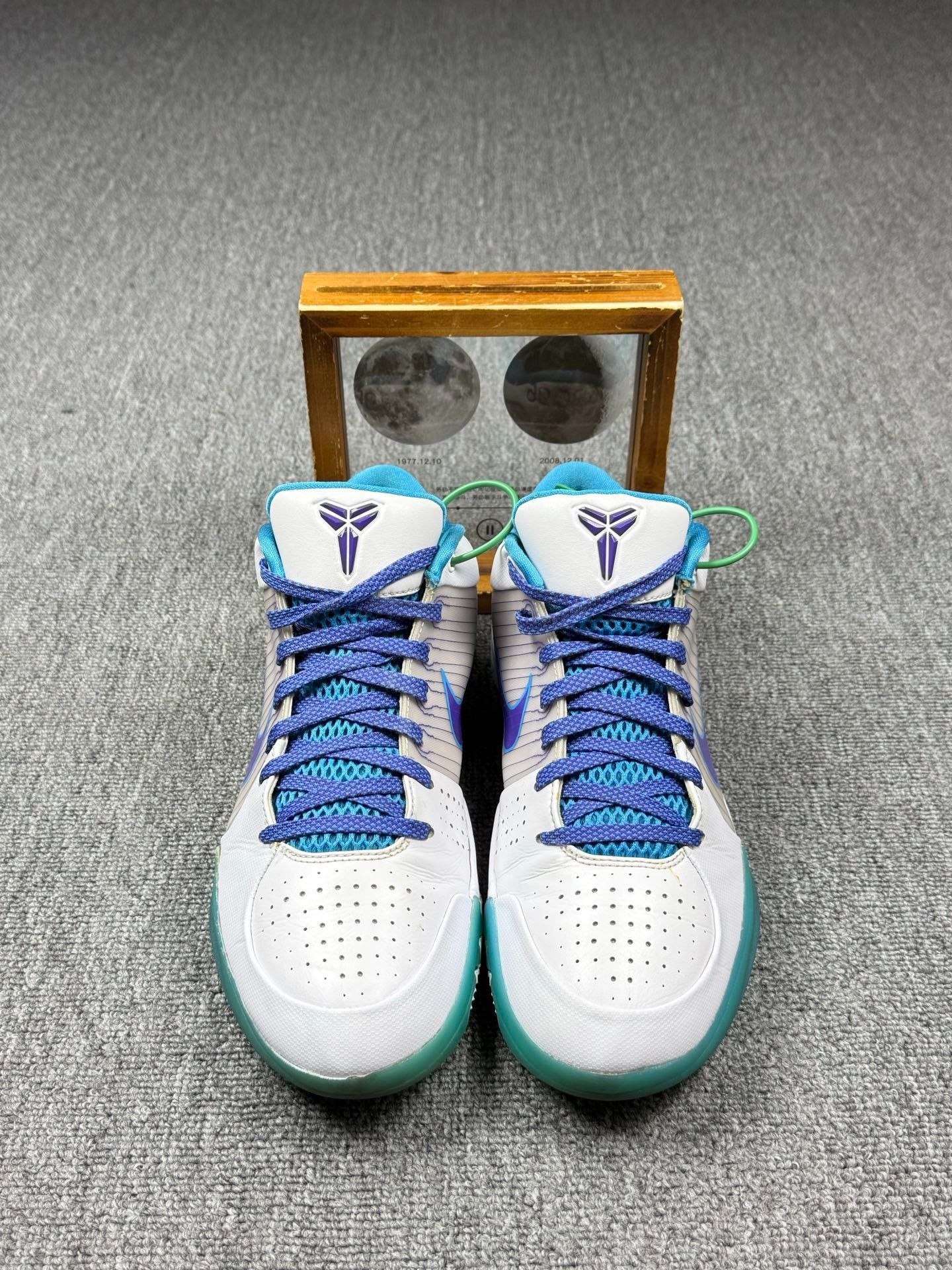 Nike Nike KOBE4 Blue Lowtop Sneakers 11 Men Size US 11 / EU 44 - 4 Thumbnail