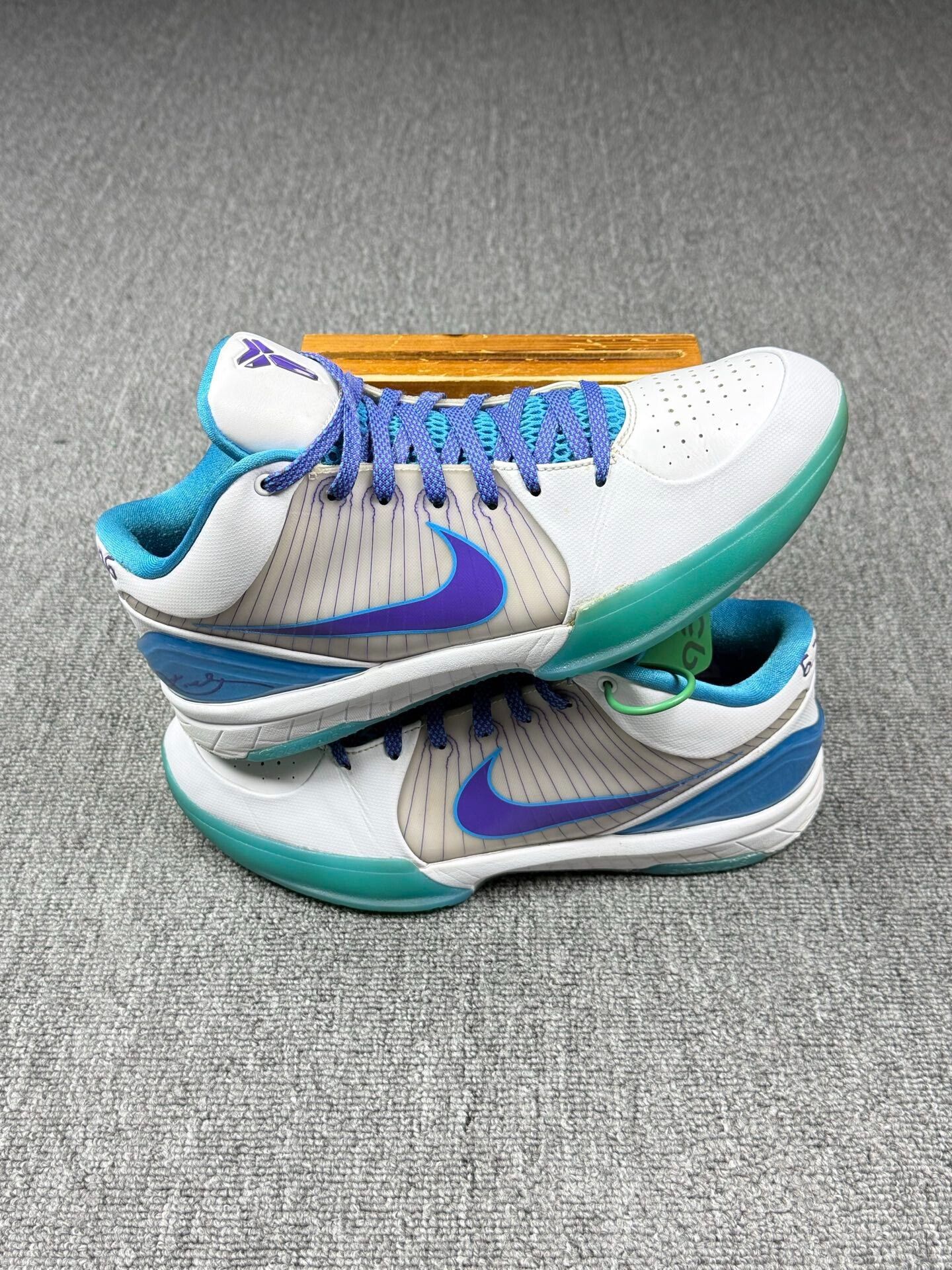 Nike Nike KOBE4 Blue Lowtop Sneakers 11 Men Size US 11 / EU 44 - 2 Thumbnail