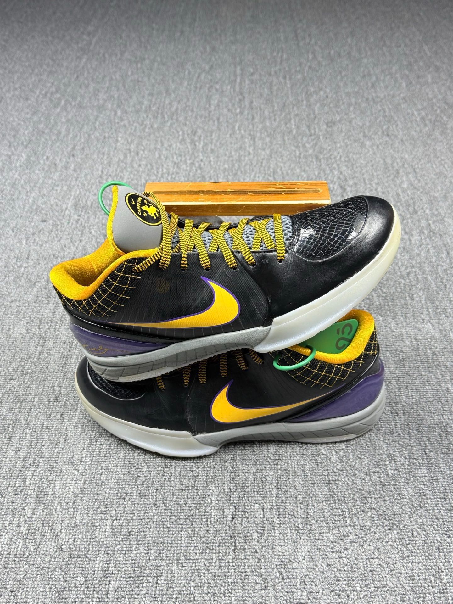 Nike Nike KOBE4 Lowtop Sneakers 11 Men Size US 11 / EU 44 - 2 Thumbnail