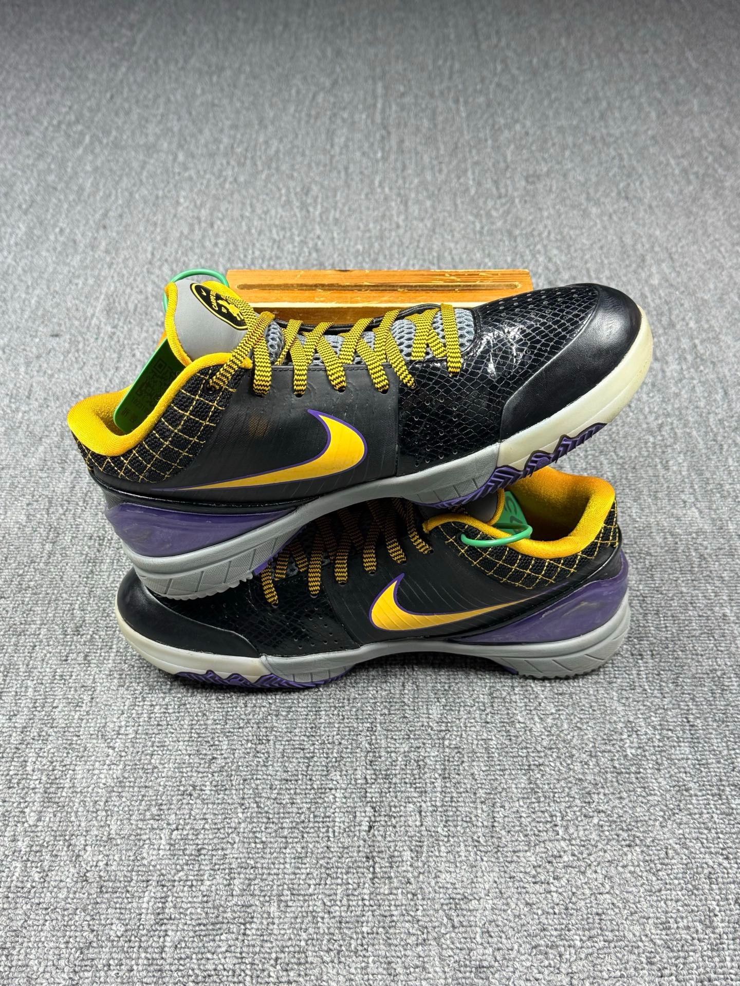 Nike Nike KOBE4 Lowtop Sneakers 11 Men Size US 11 / EU 44 - 3 Thumbnail