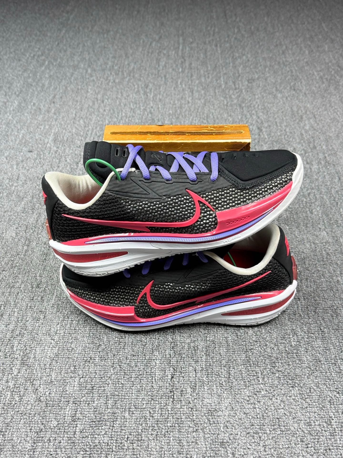 Nike Nike Black Lowtop Sneakers 9 Men Size US 9 / EU 42 - 2 Thumbnail