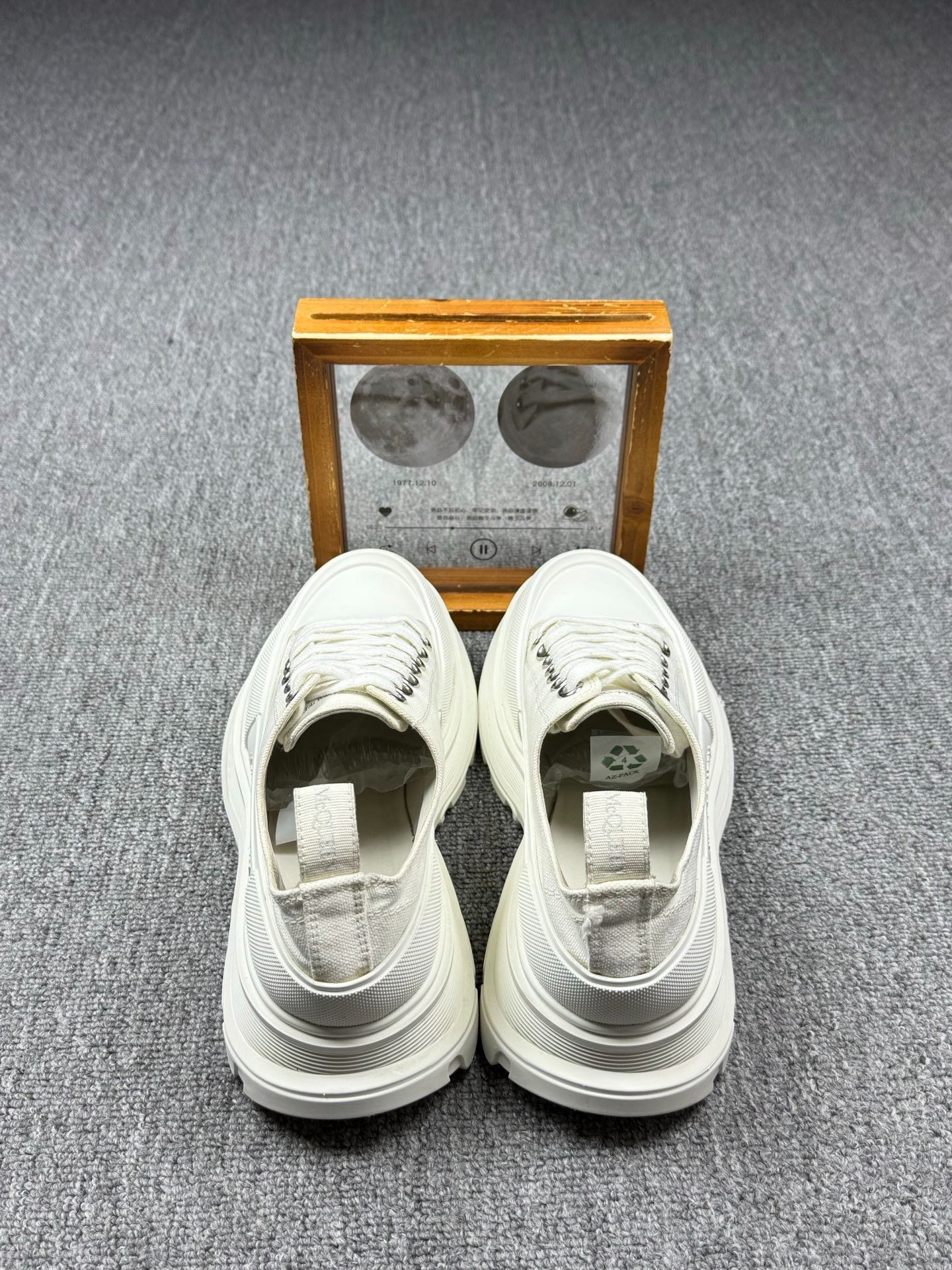 Alexander McQueen Alexander McQueen White Lowtop Sneakers 6 Men Size US 6 / EU 39 - 5 Thumbnail