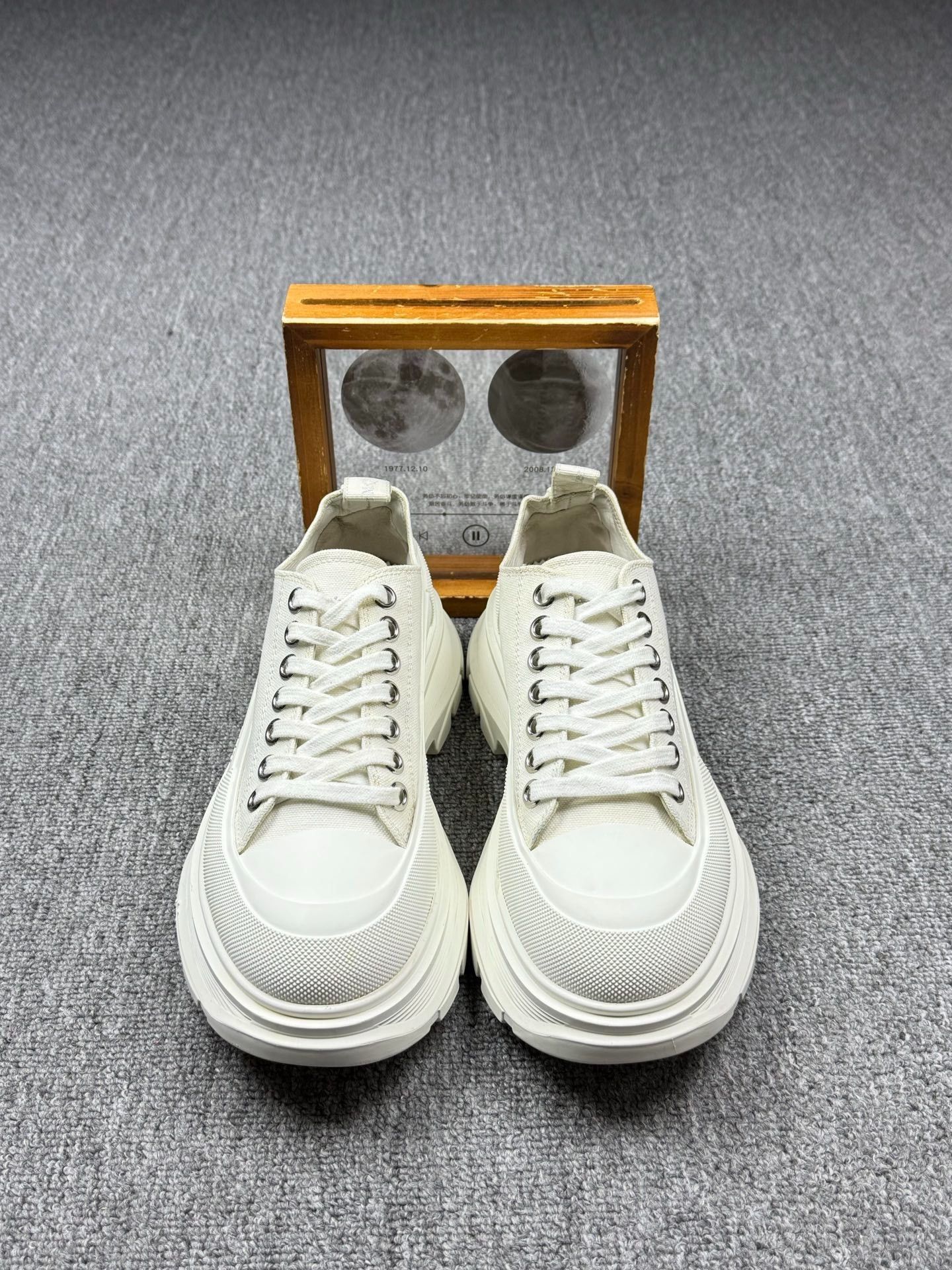 Alexander McQueen Alexander McQueen White Lowtop Sneakers 6 Men Size US 6 / EU 39 - 4 Thumbnail