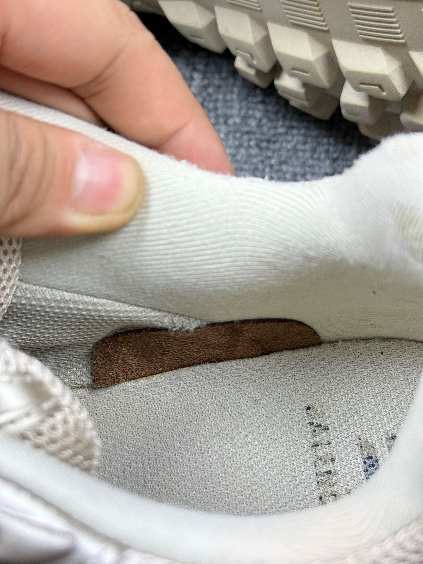 Balenciaga Balenciaga Brown Lowtop Sneakers 11 Men Size US 11 / EU 44 - 8 Thumbnail