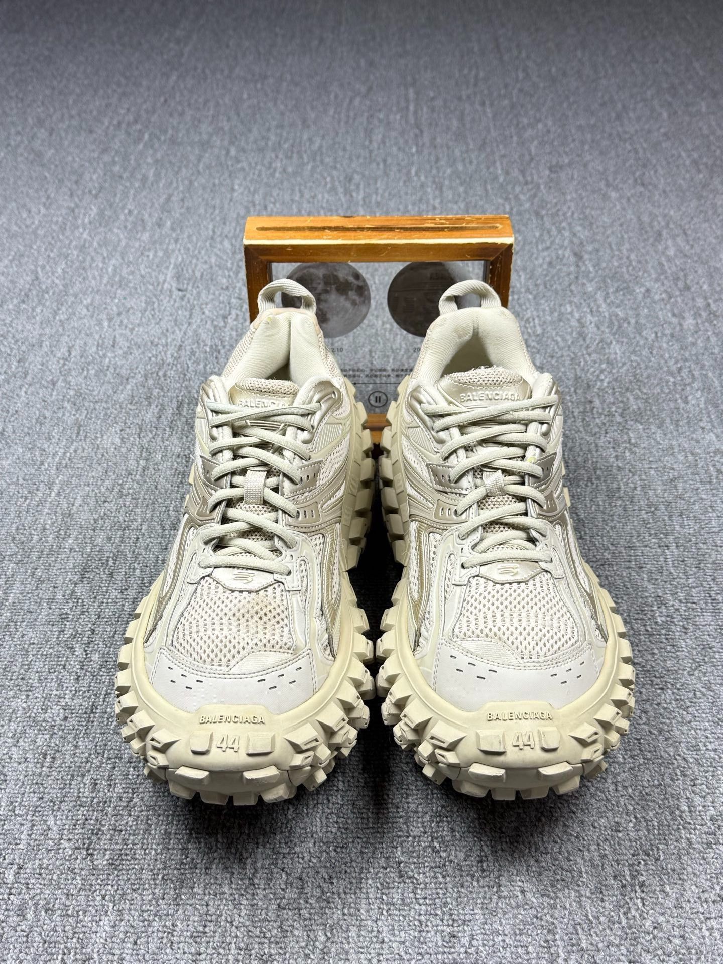 Balenciaga Balenciaga Brown Lowtop Sneakers 11 Men Size US 11 / EU 44 - 4 Thumbnail