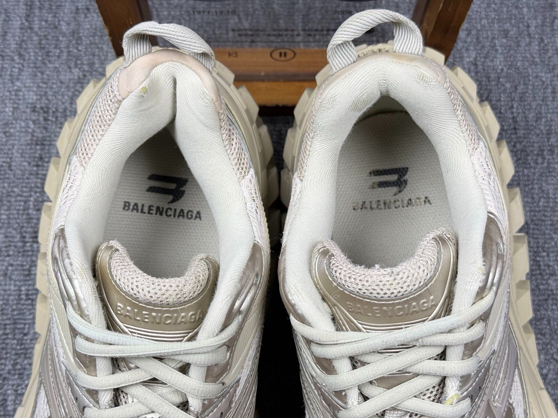 Balenciaga Balenciaga Brown Lowtop Sneakers 11 Men Size US 11 / EU 44 - 7 Thumbnail