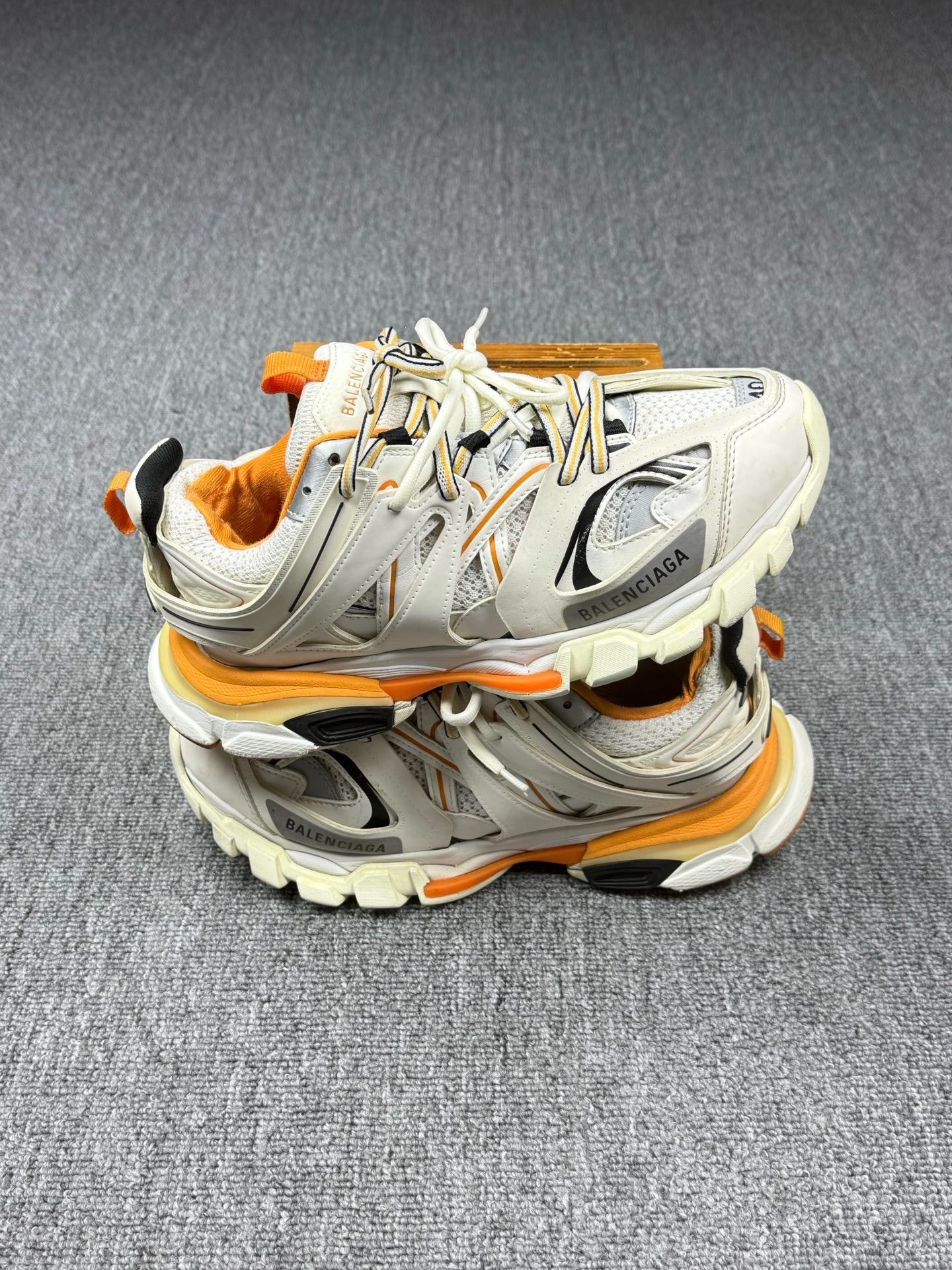 Balenciaga Balenciaga White Lowtop Sneakers 7 Men Size US 7 / EU 40 - 2 Thumbnail