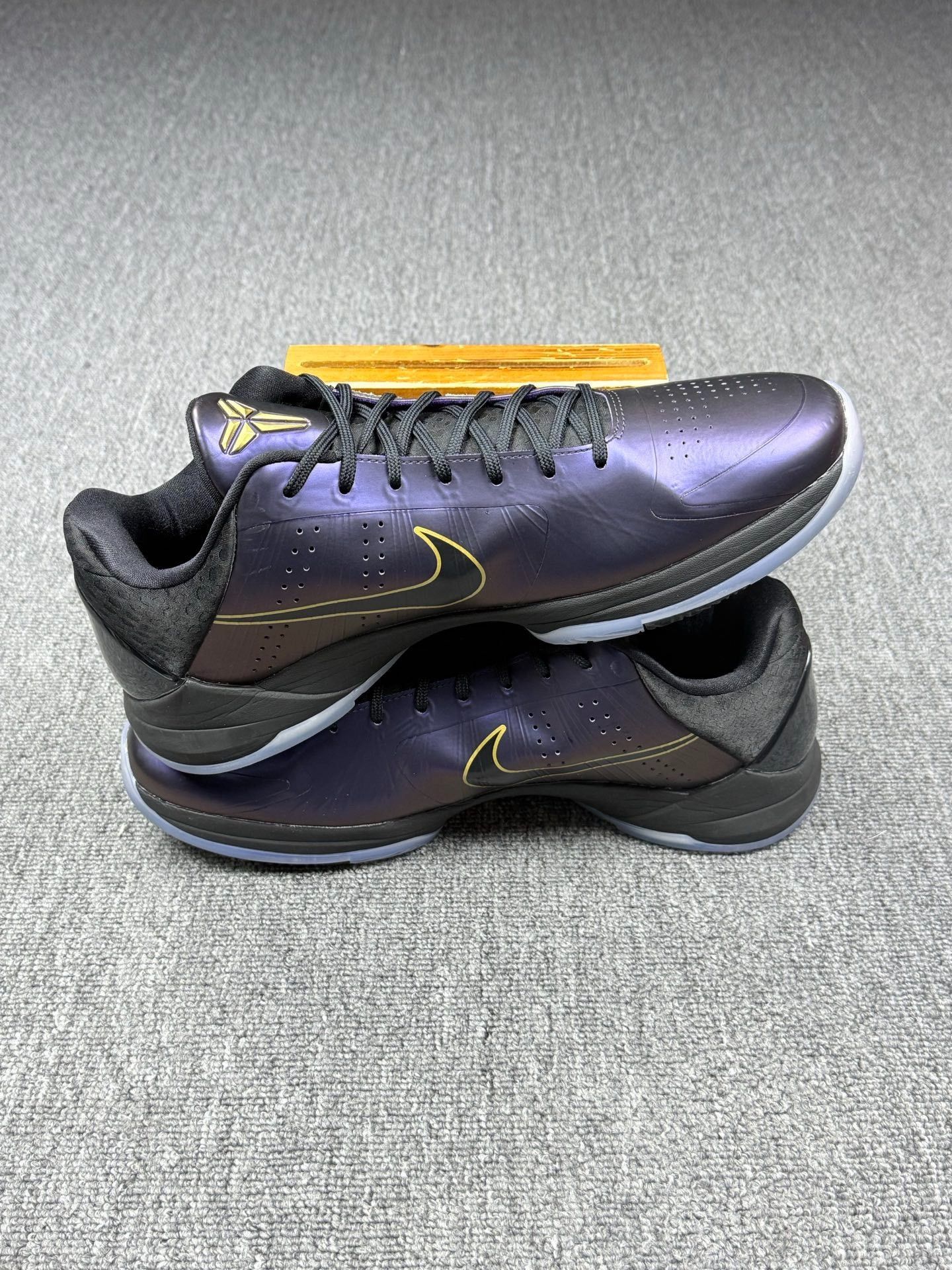 Nike Nike KOBE5 Purple Lowtop Sneakers 13 Men Size US 13 / EU 46 - 3 Thumbnail
