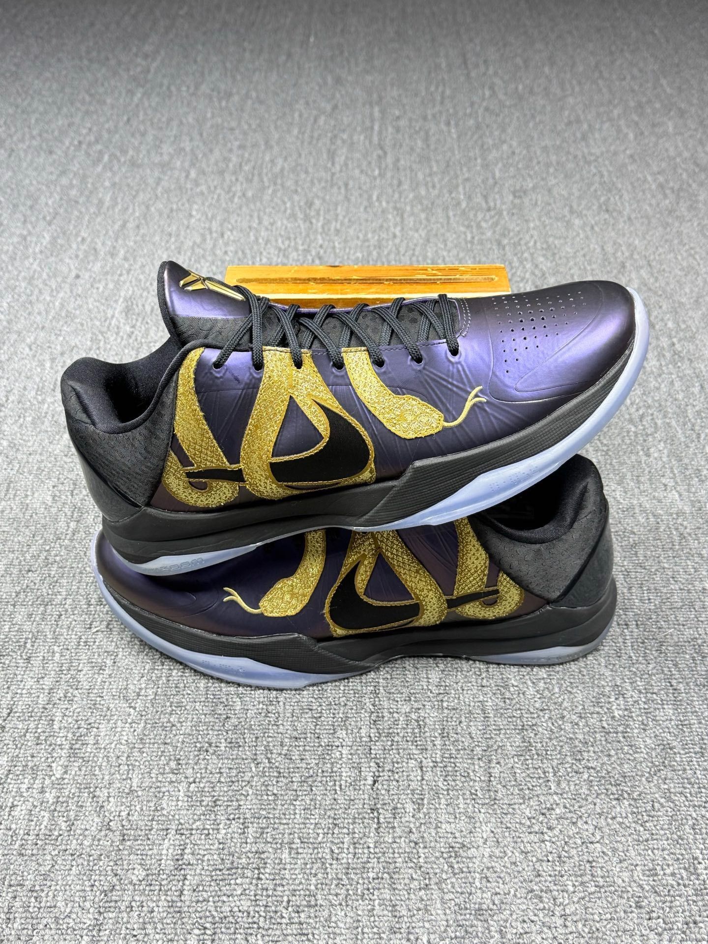 Nike Nike KOBE5 Purple Lowtop Sneakers 13 Men Size US 13 / EU 46 - 2 Thumbnail