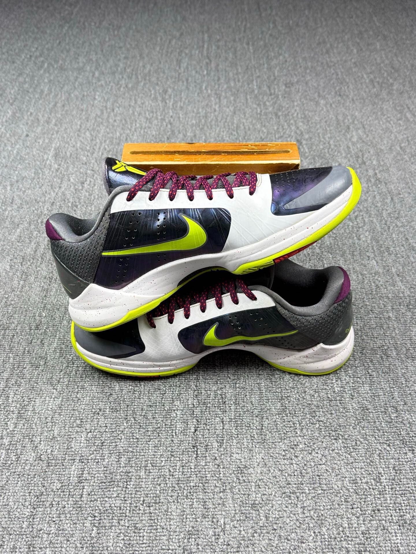 Nike Nike KOBE5 Lowtop Sneakers 9 Men Size US 9 / EU 42 - 3 Thumbnail