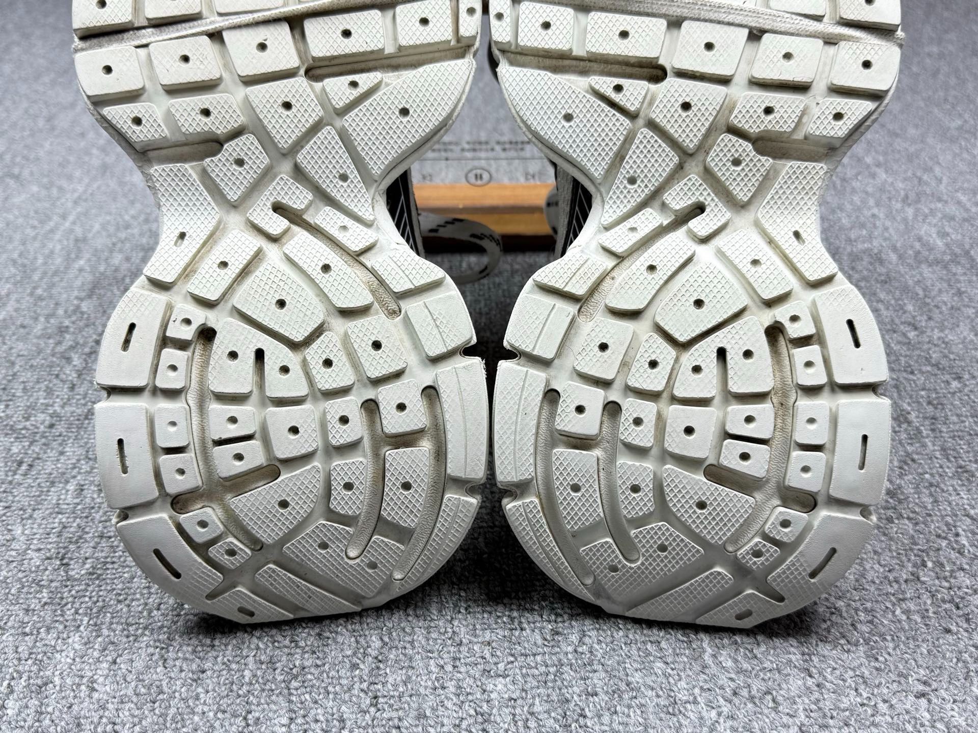 Balenciaga Balenciaga Multi Lowtop Sneakers 8 Men Size US 8 / EU 41 - 8 Thumbnail