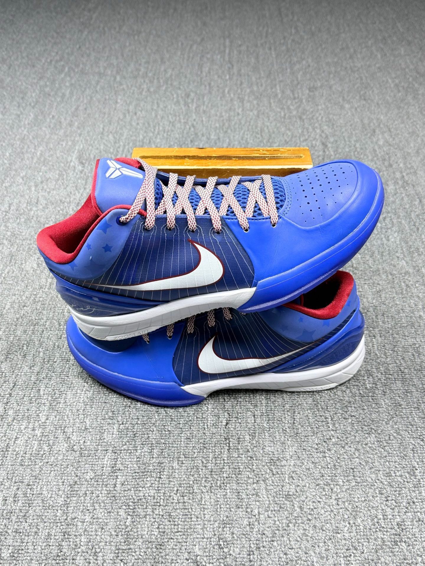 Nike Nike KOBE4 Blue Lowtop Sneakers 11 Men Size US 11 / EU 44 - 2 Thumbnail