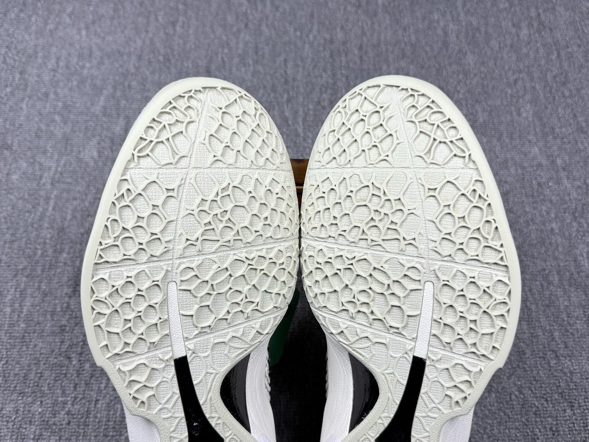 Nike Nike KOBE6 White Lowtop Sneakers 13 Men Size US 13 / EU 46 - 7 Thumbnail