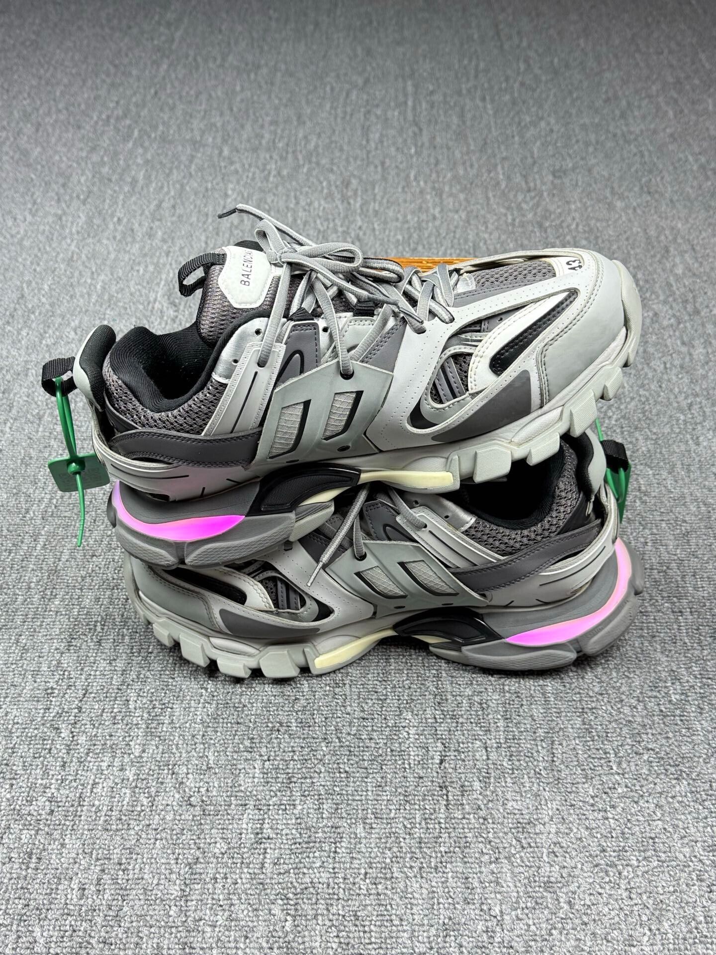 Balenciaga Balenciaga Gray Lowtop Sneakers 10 Men Size US 10 / EU 43 - 3 Thumbnail