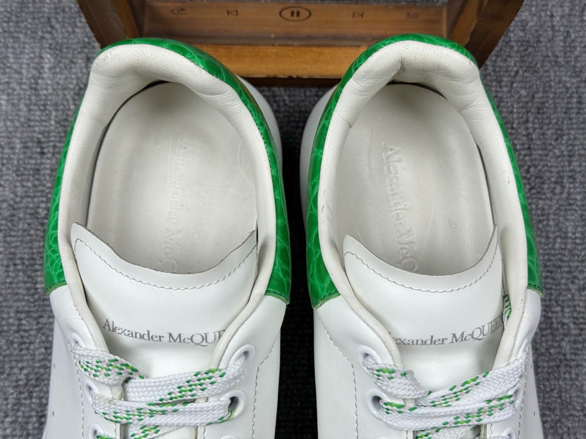 Alexander McQueen Alexander McQueen Green Lowtop Sneakers 9 Men Size US 9 / EU 42 - 9 Thumbnail
