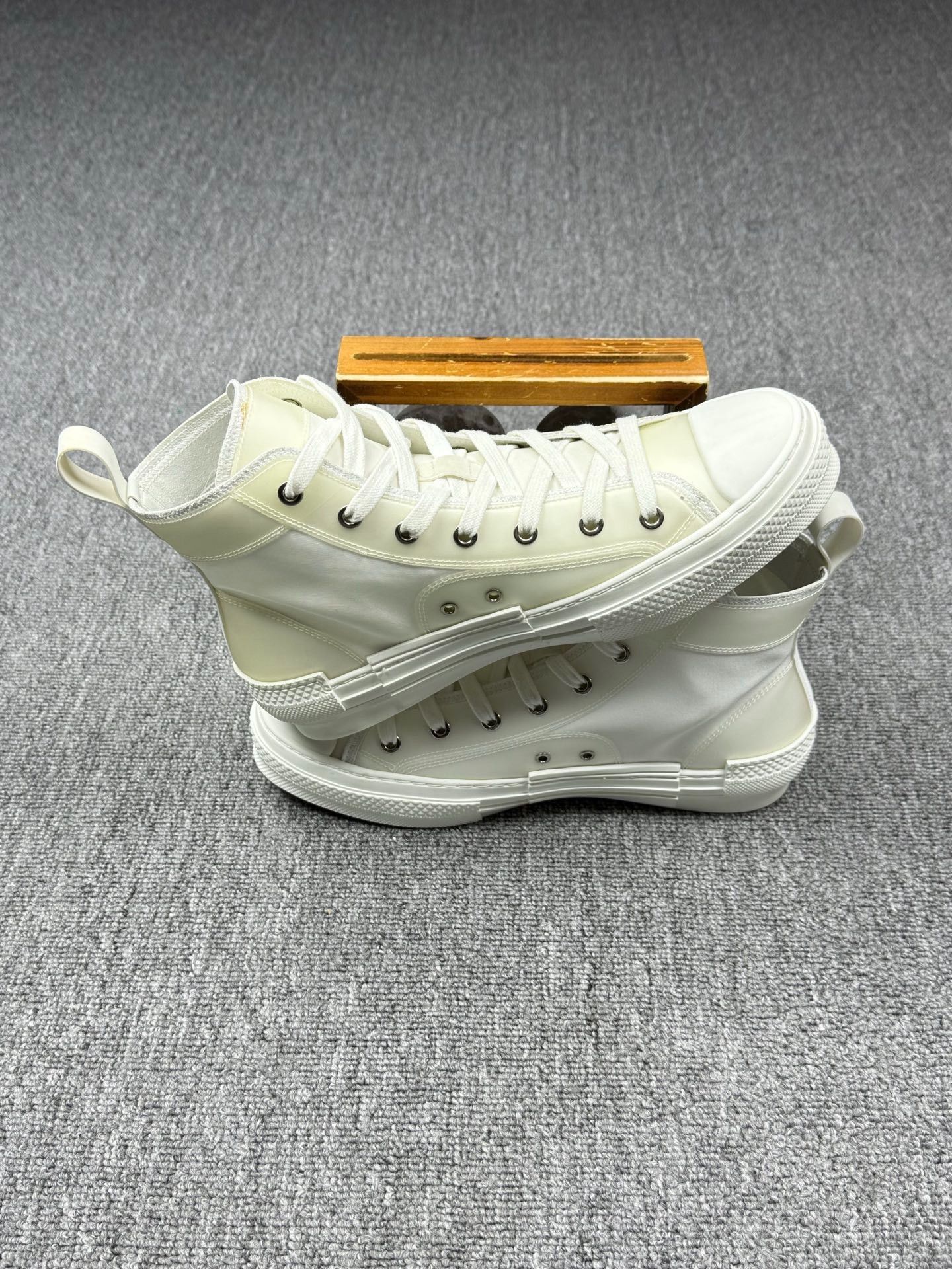 Dior Dior White Hitop Sneakers it_40-5 Women Size US 10.5 / IT 40.5 - 3 Thumbnail