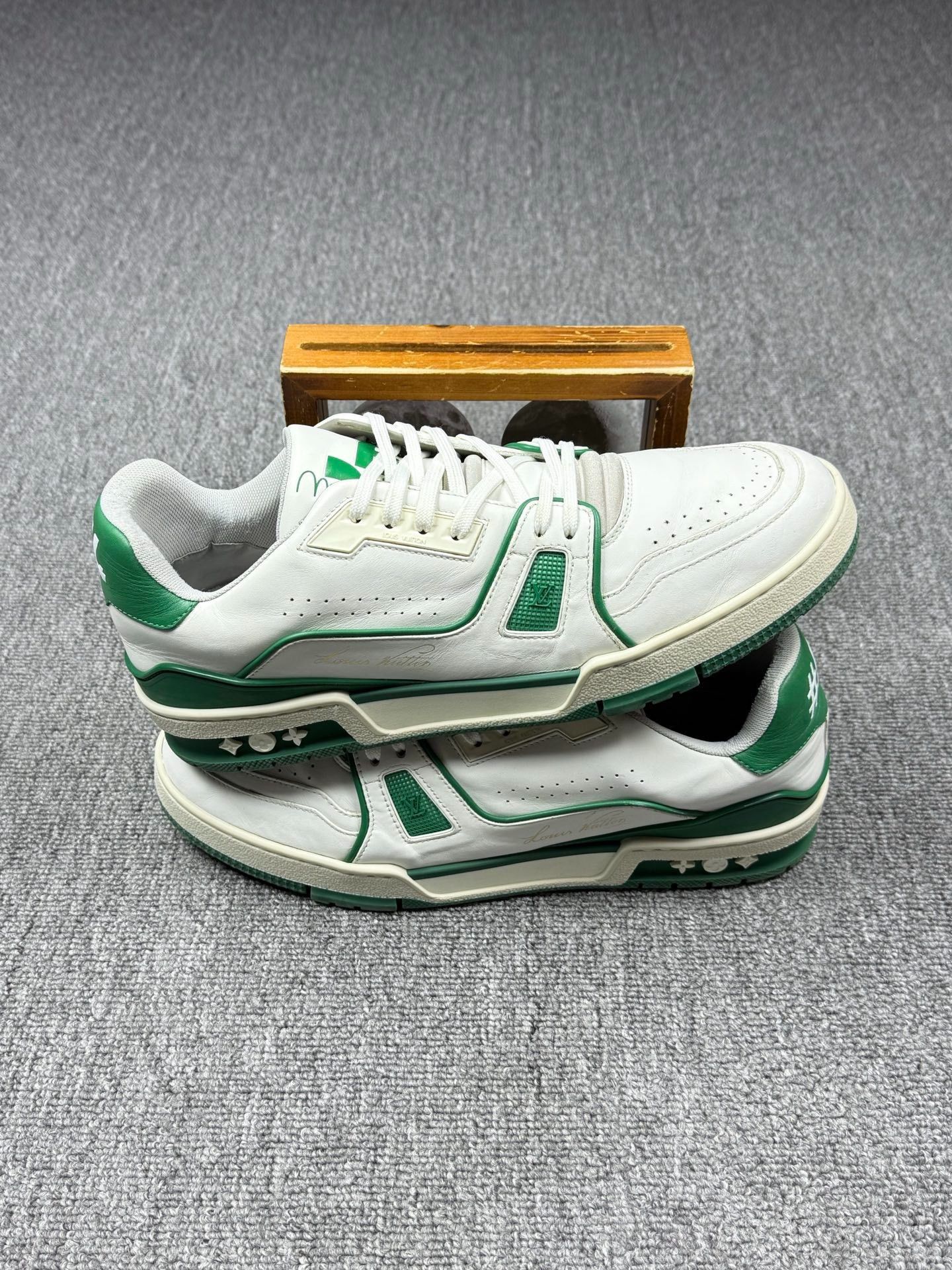 Louis Vuitton Louis Vuitton Training Green Lowtop Sneakers 9 Men Size US 9 / EU 42 - 2 Thumbnail