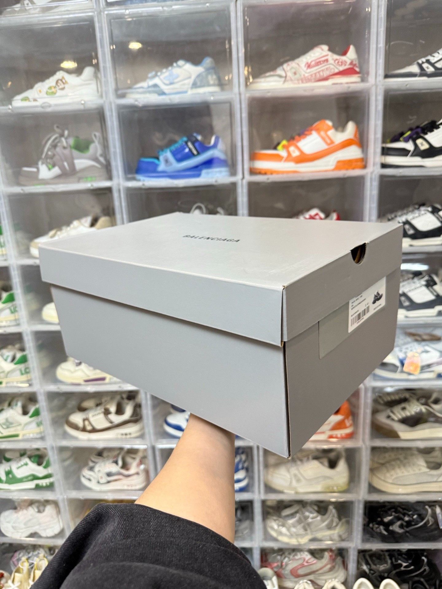 Balenciaga Balenciaga Silver Lowtop Sneakers 8 Men Size US 8 / EU 41 - 9 Thumbnail