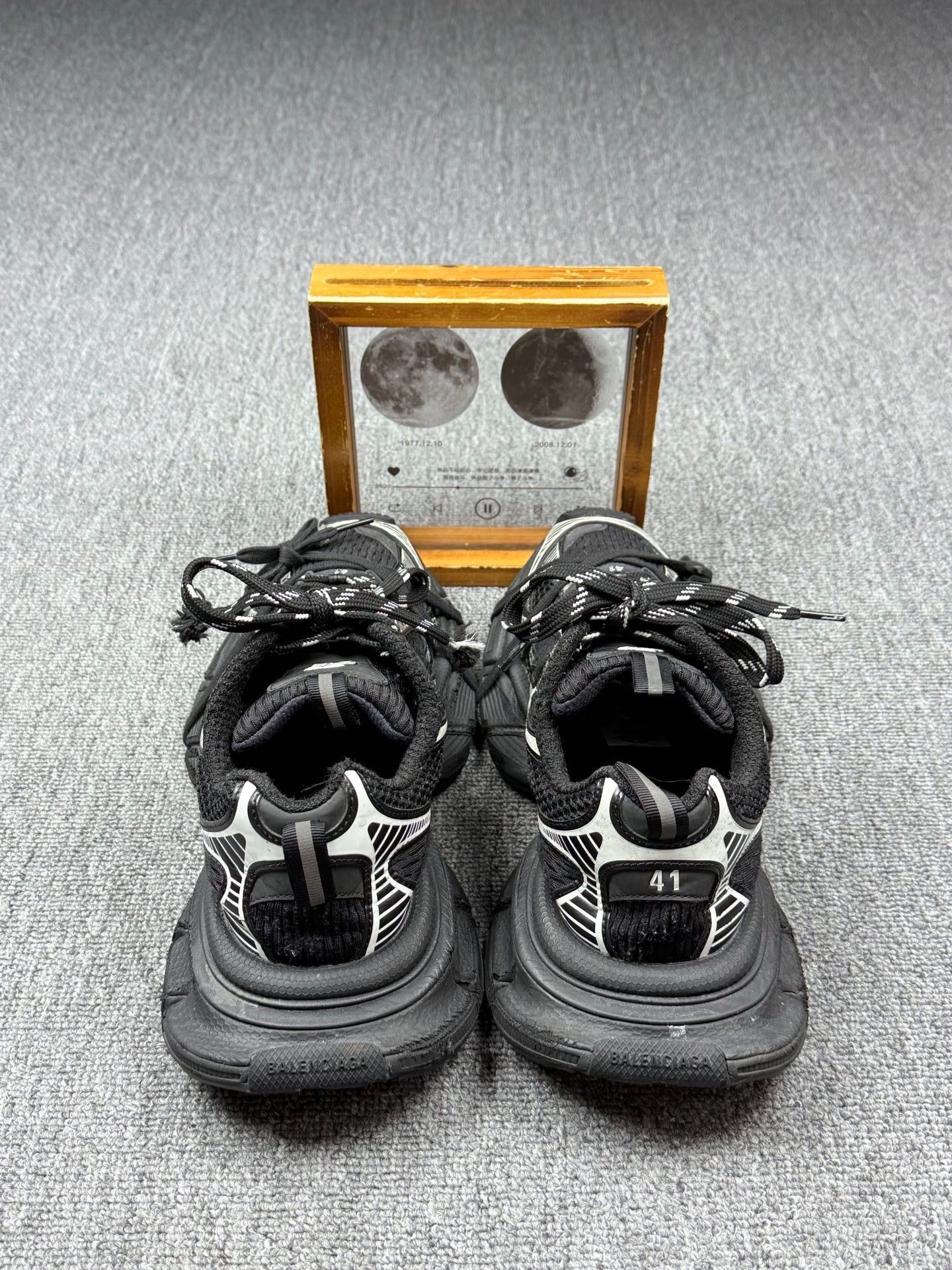 Balenciaga Balenciaga Silver Lowtop Sneakers 8 Men Size US 8 / EU 41 - 5 Thumbnail