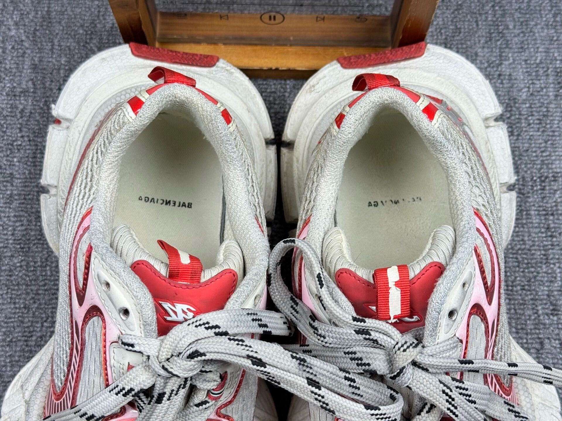 Balenciaga Balenciaga Red Lowtop Sneakers 11 Men Size US 11 / EU 44 - 9 Thumbnail