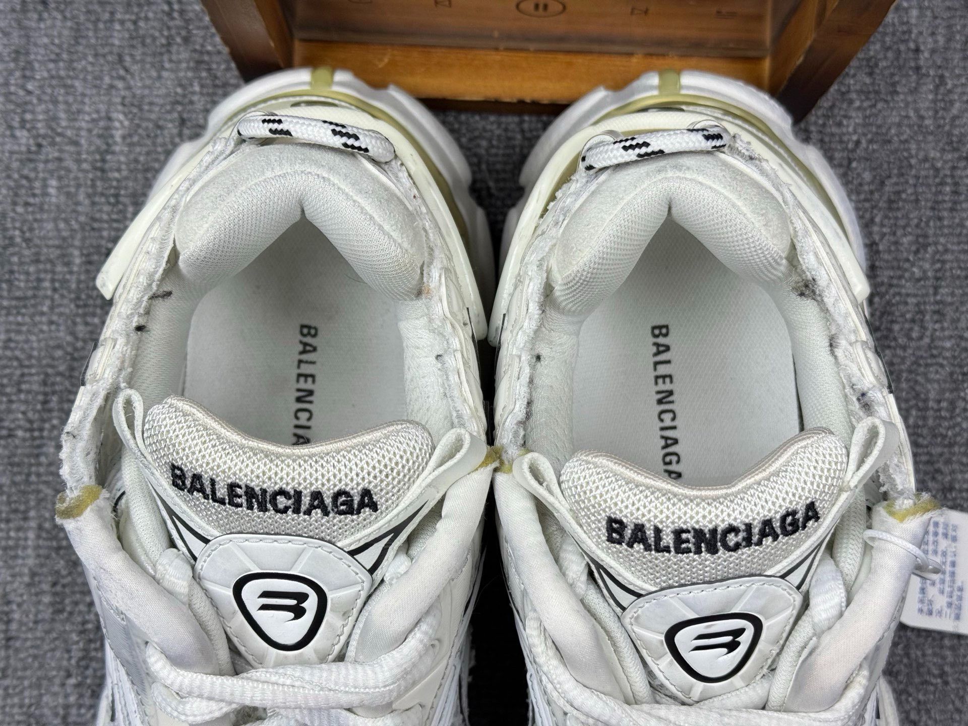 Balenciaga Balenciaga Running White Lowtop Sneakers 7 Men Size US 7 / EU 40 - 9 Thumbnail