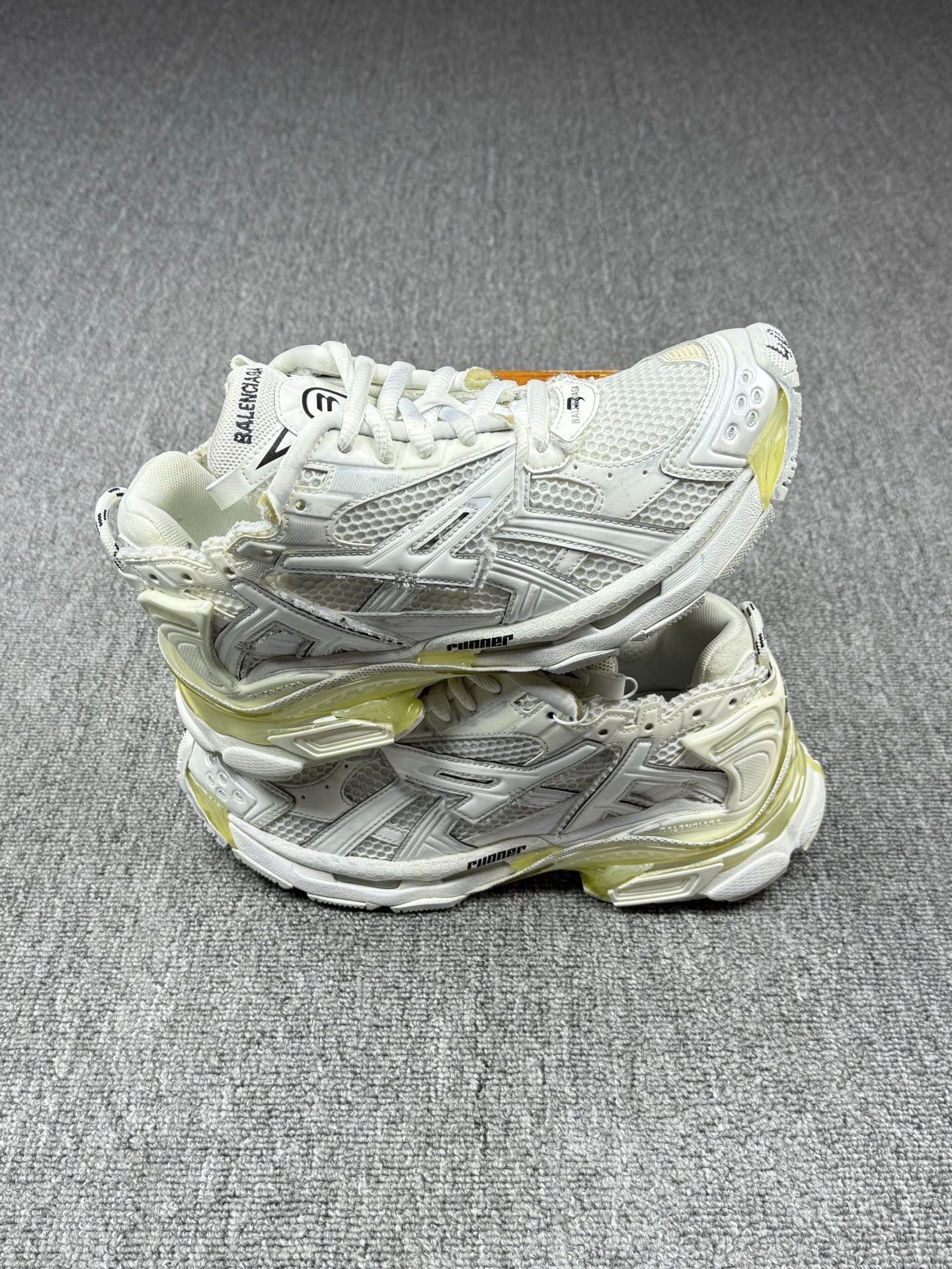 Balenciaga Balenciaga Running White Lowtop Sneakers 7 Men Size US 7 / EU 40 - 2 Thumbnail