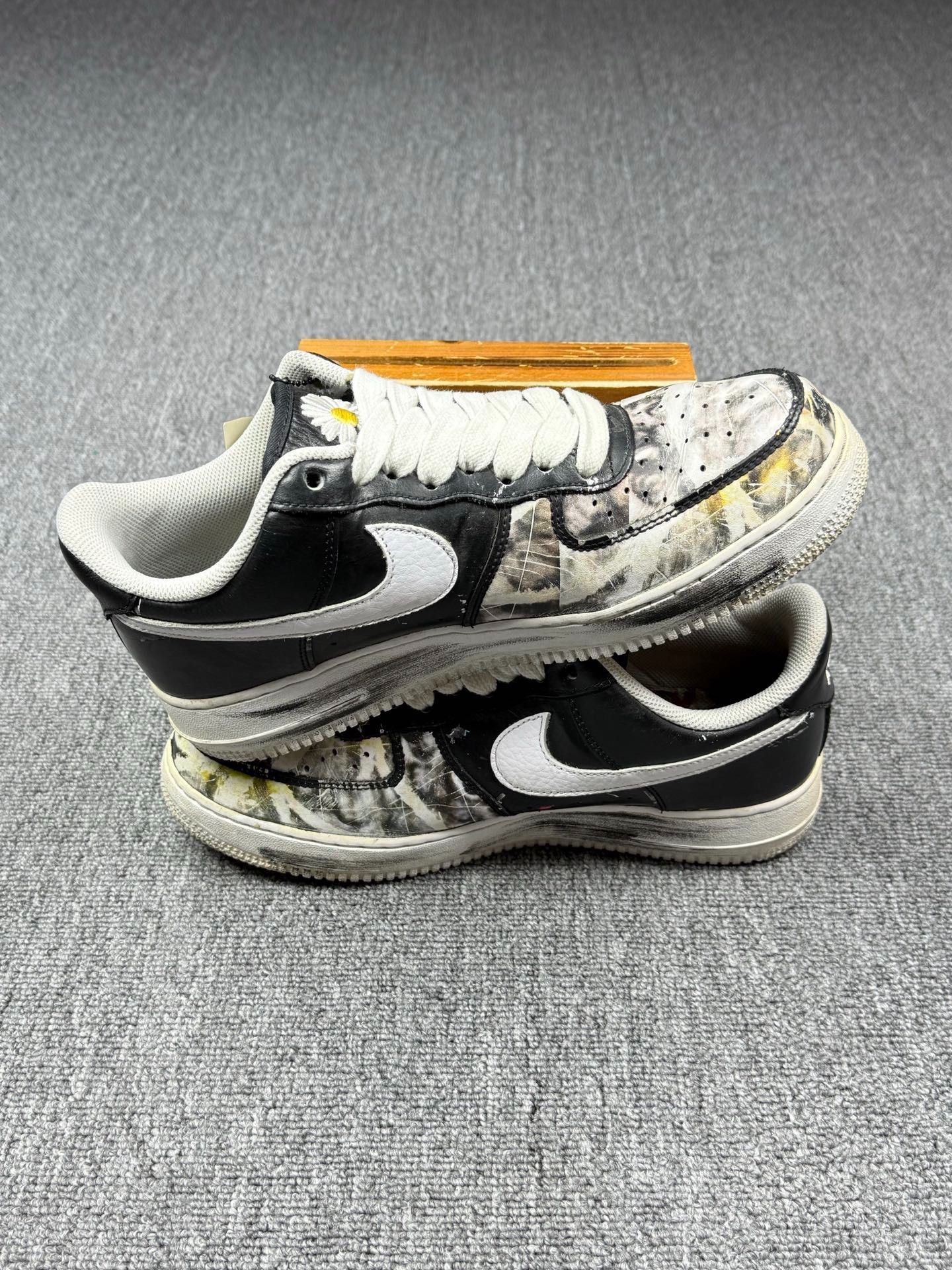 Nike AF1 Black Lowtop Sneakers 11 Men Size US 11 / EU 44 - 3 Thumbnail