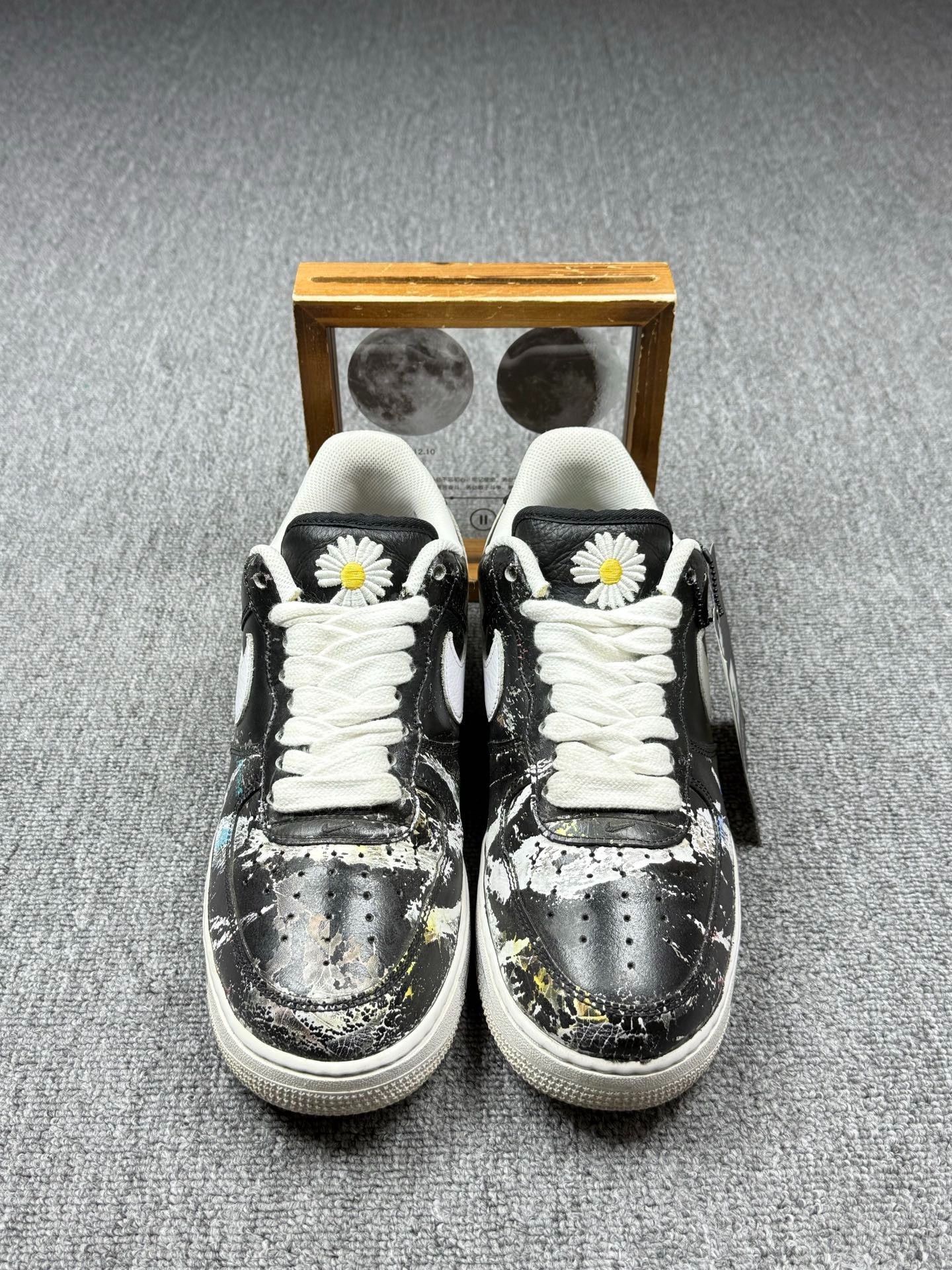 Nike AF1 Black Lowtop Sneakers 11 Men Size US 11 / EU 44 - 4 Thumbnail