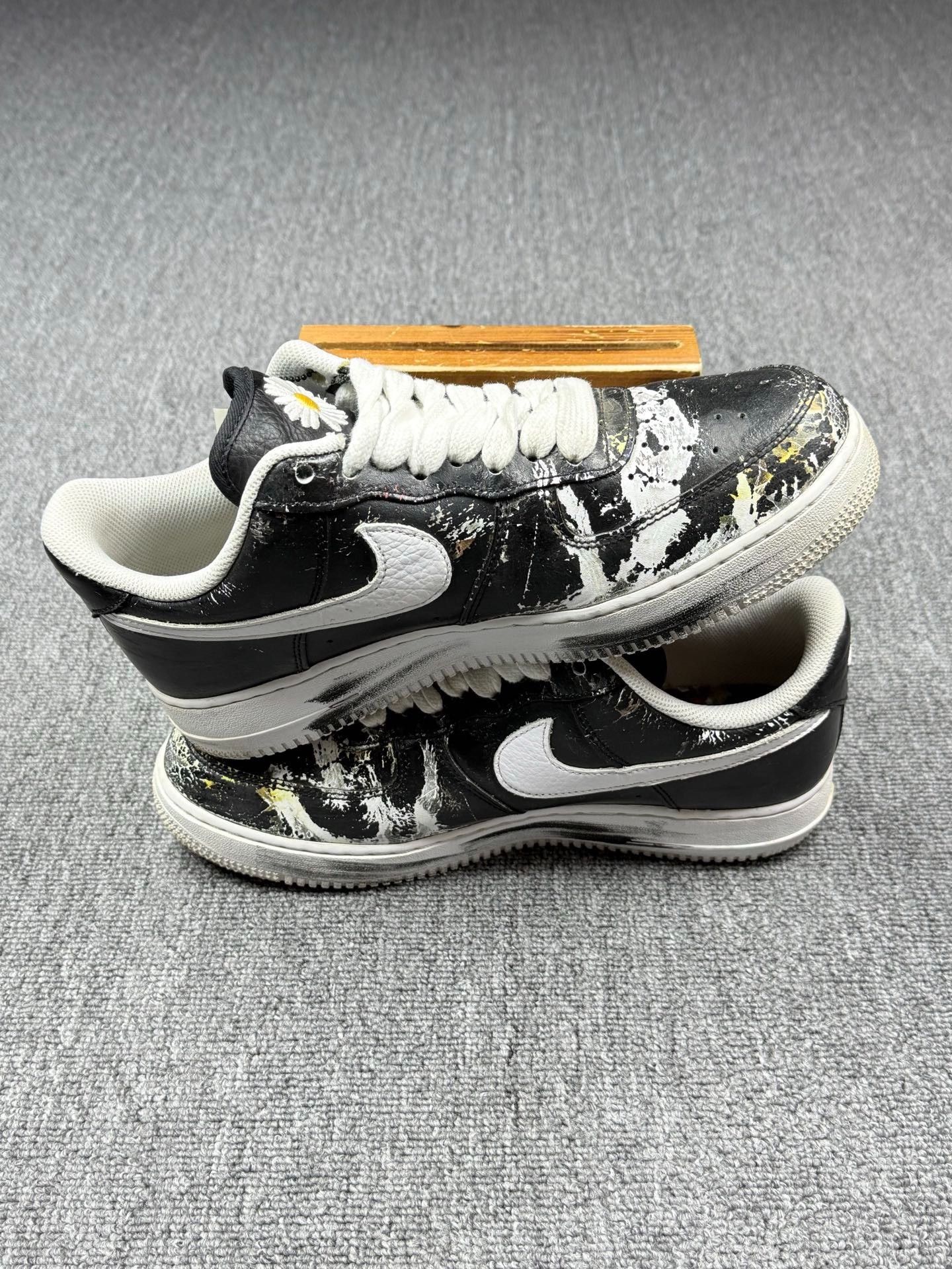 Nike AF1 Black Lowtop Sneakers 11 Men Size US 11 / EU 44 - 3 Thumbnail