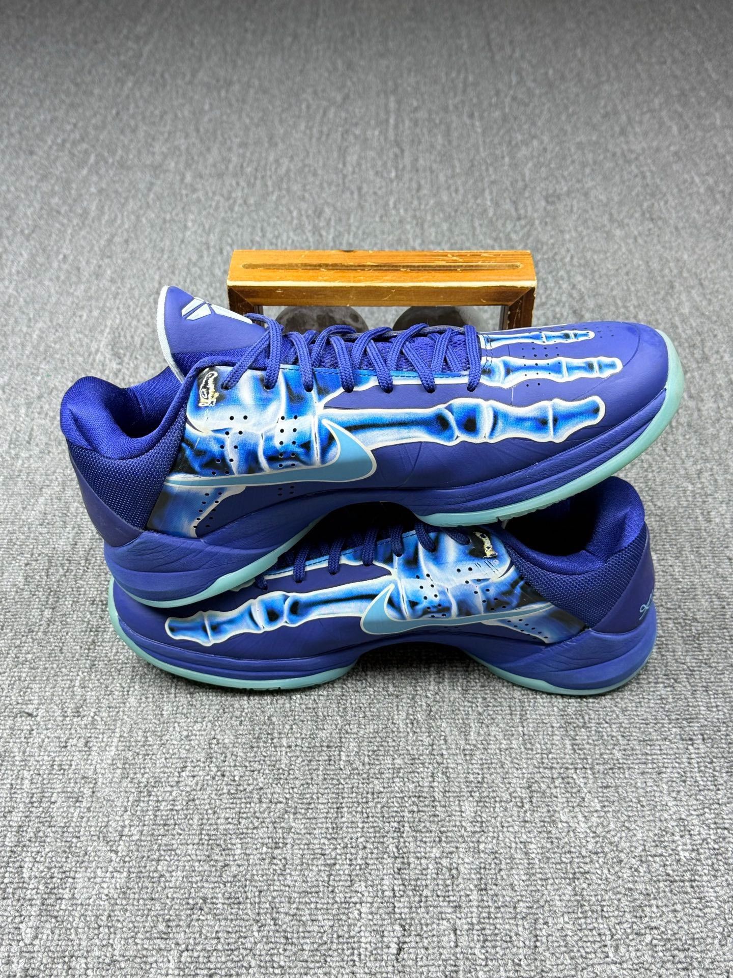 Nike Nike KOBE5 Blue Lowtop Sneakers 12 Men Size US 12 / EU 45 - 3 Thumbnail