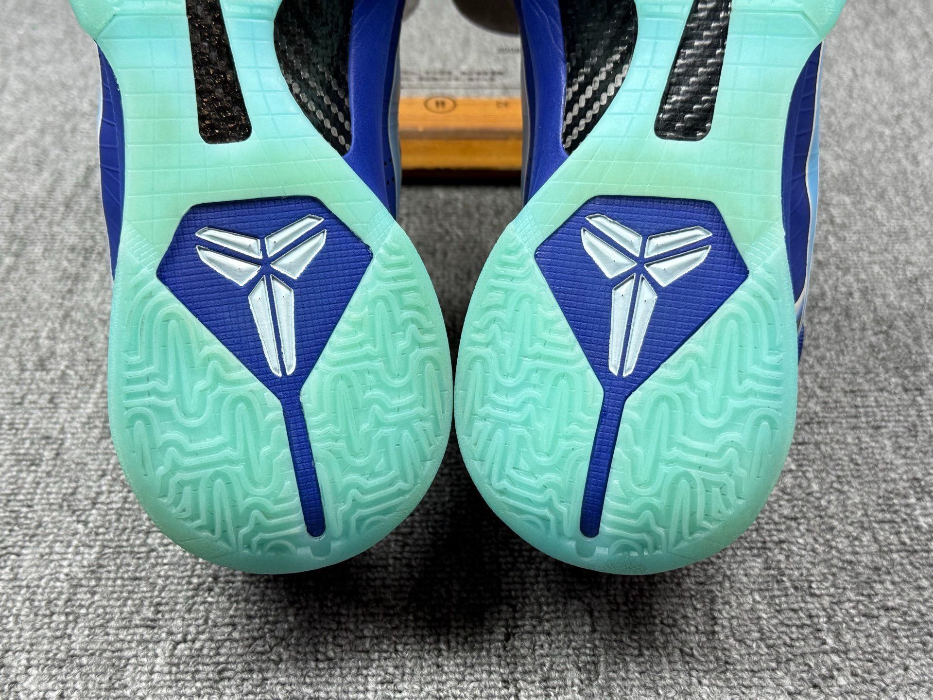 Nike Nike KOBE5 Blue Lowtop Sneakers 12 Men Size US 12 / EU 45 - 8 Thumbnail
