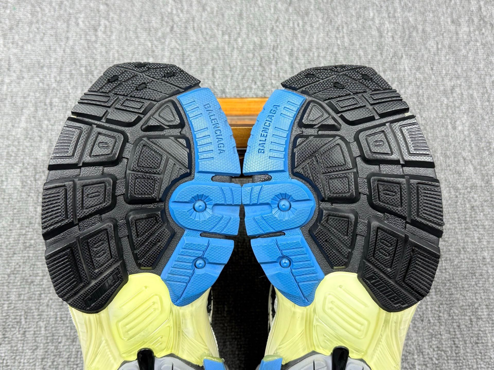 Balenciaga Balenciaga Running Multi Lowtop Sneakers 8 Men Size US 8 / EU 41 - 7 Thumbnail