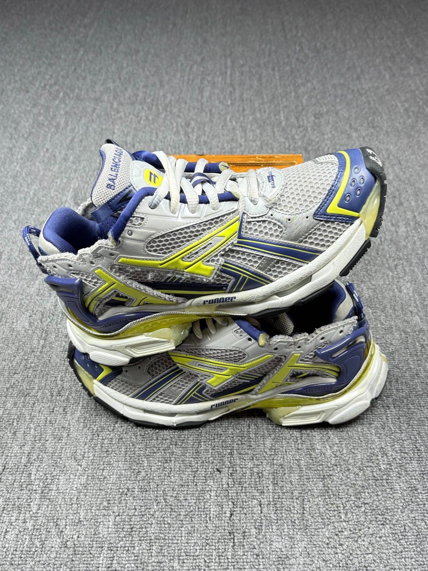 Balenciaga Balenciaga Running Blue Lowtop Sneakers 9 Men Size US 9 / EU 42 - 2 Thumbnail
