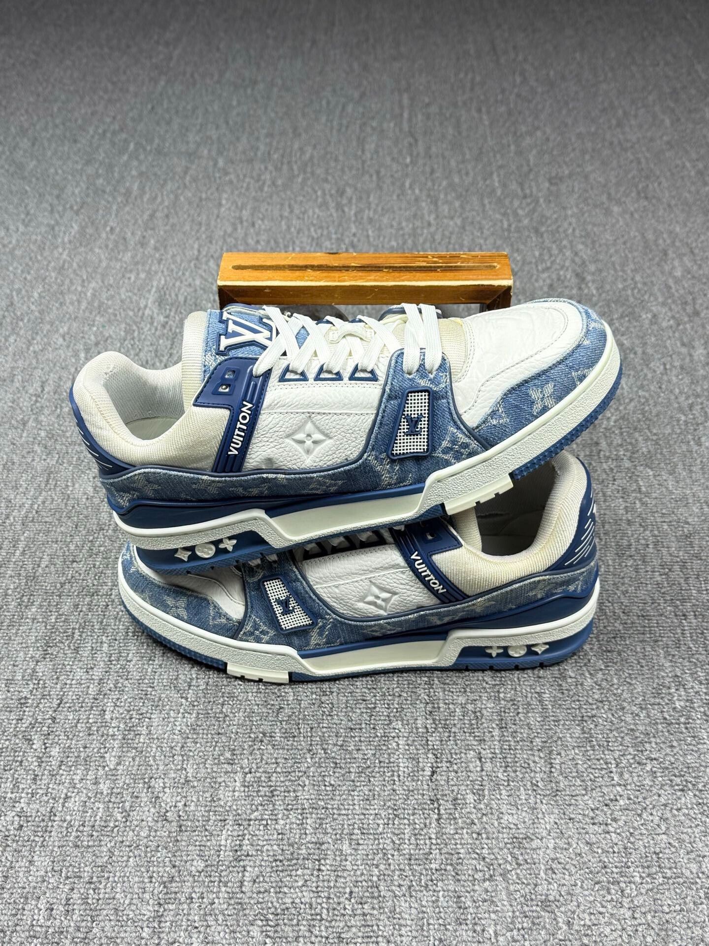 Louis Vuitton Louis Vuitton Training Blue Lowtop Sneakers 8 Men Size US 8 / EU 41 - 2 Thumbnail