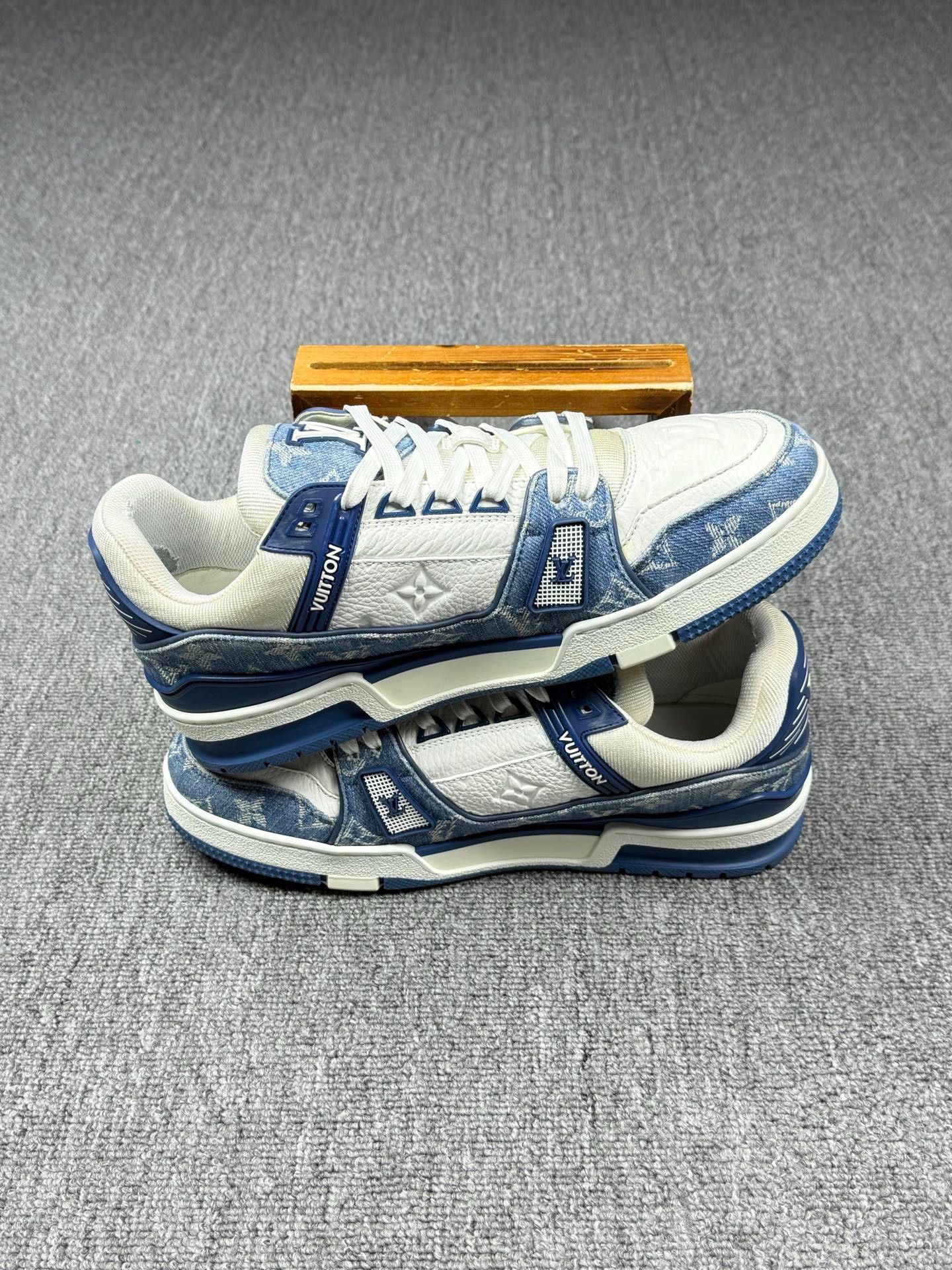 Louis Vuitton Louis Vuitton Training Blue Lowtop Sneakers 8 Men Size US 8 / EU 41 - 3 Thumbnail