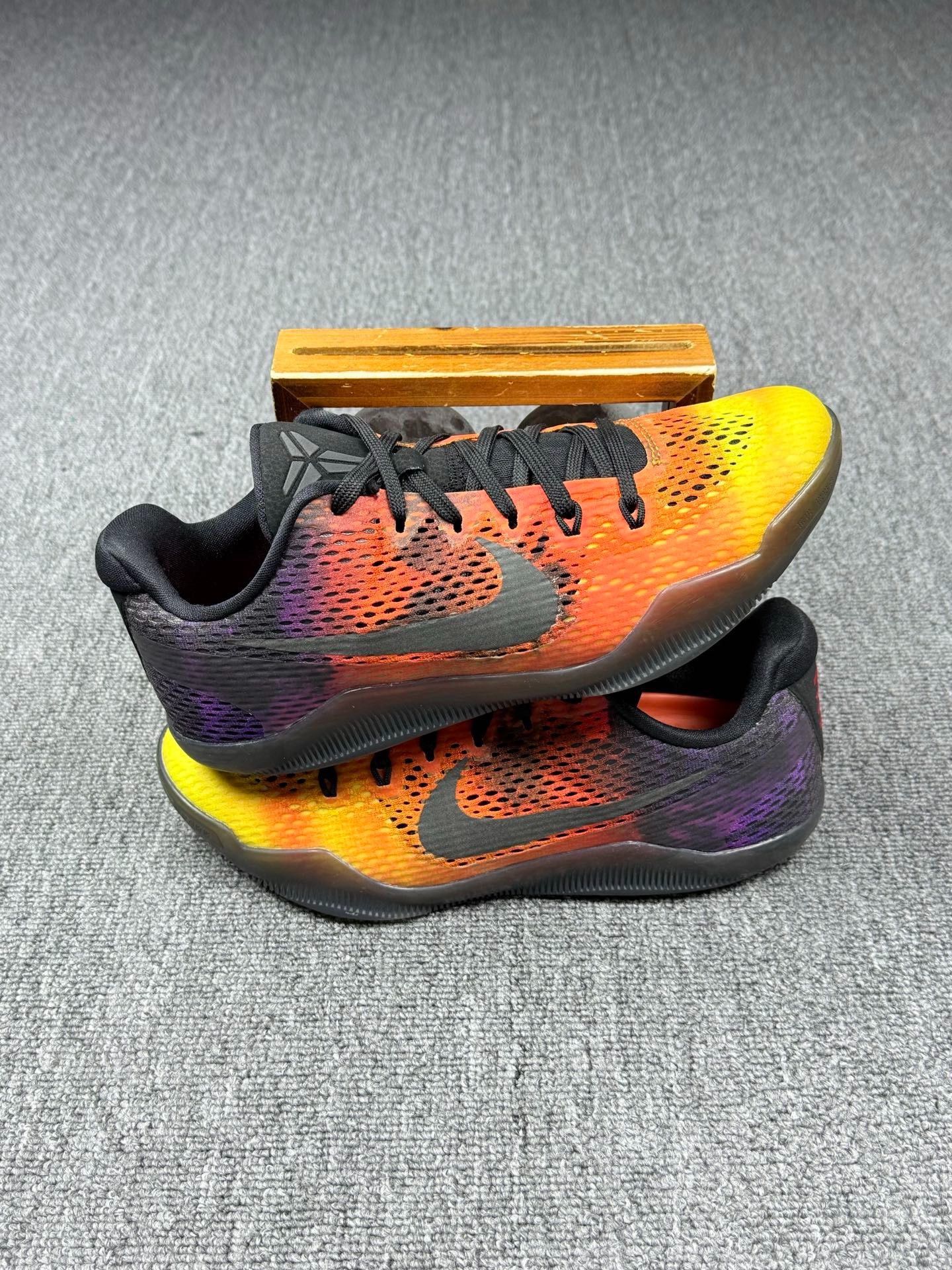 Nike Nike KOBE11 Yellow Lowtop Sneakers 9 Men Size US 9 / EU 42 - 2 Thumbnail