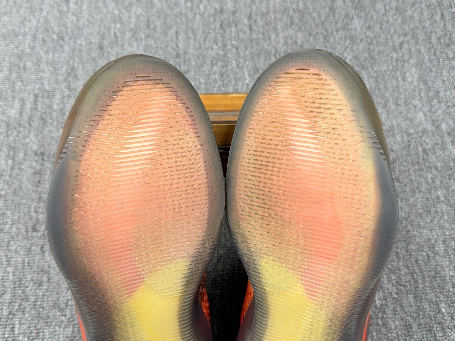 Nike Nike KOBE11 Yellow Lowtop Sneakers 9 Men Size US 9 / EU 42 - 7 Thumbnail