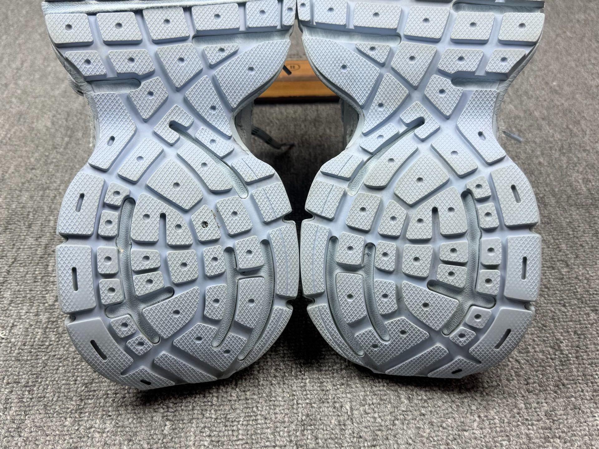 Balenciaga Balenciaga Multi Lowtop Sneakers 9 Men Size US 9 / EU 42 - 8 Thumbnail