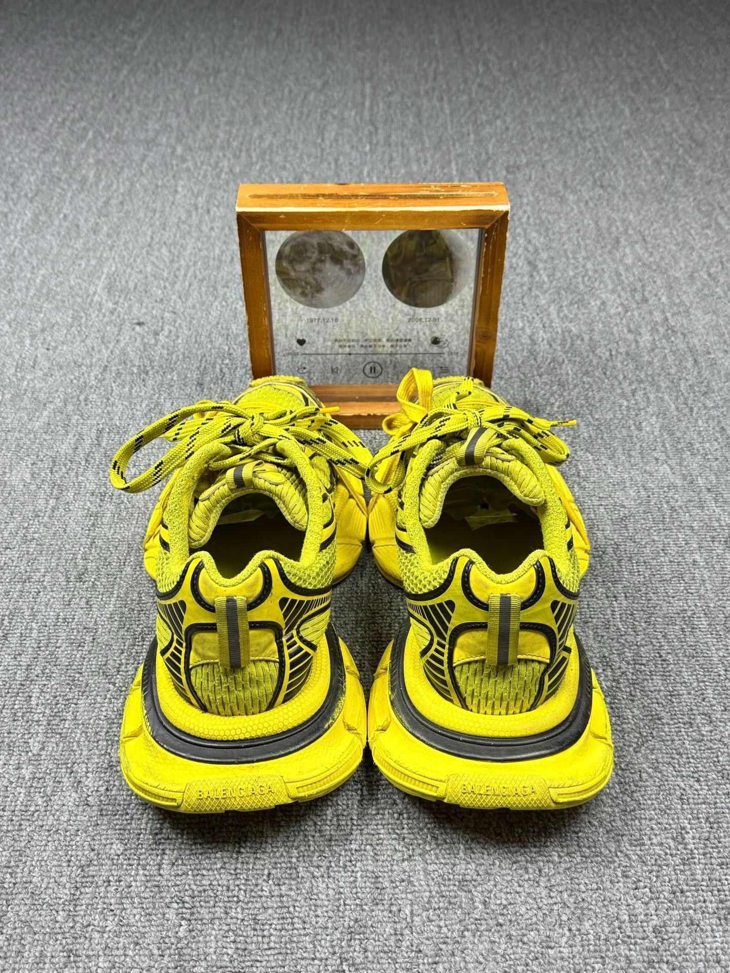 Balenciaga Balenciaga Yellow Lowtop Sneakers 9 Men Size US 9 / EU 42 - 5 Thumbnail