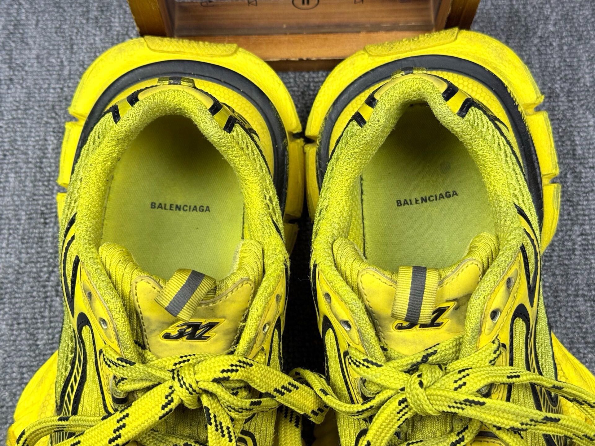 Balenciaga Balenciaga Yellow Lowtop Sneakers 9 Men Size US 9 / EU 42 - 9 Thumbnail