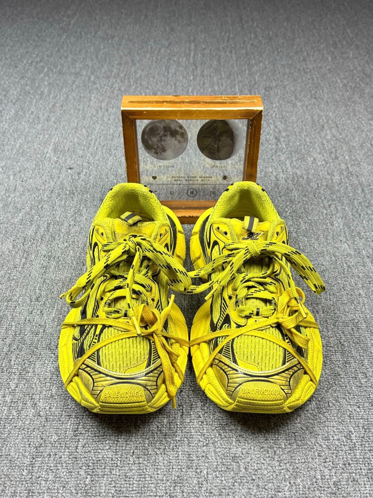 Balenciaga Balenciaga Yellow Lowtop Sneakers 9 Men Size US 9 / EU 42 - 4 Thumbnail