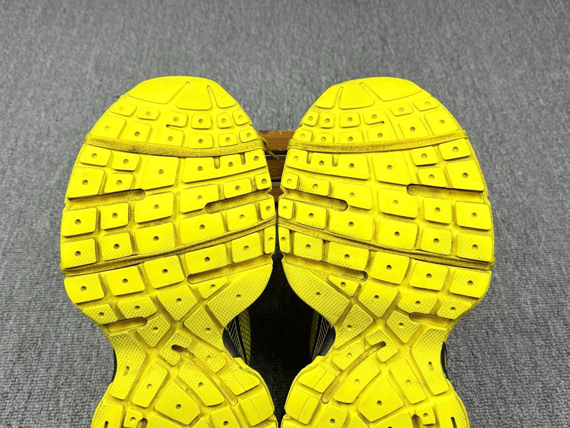 Balenciaga Balenciaga Yellow Lowtop Sneakers 9 Men Size US 9 / EU 42 - 7 Thumbnail