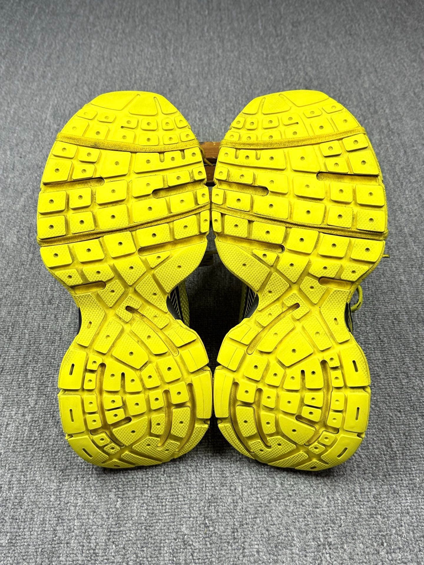 Balenciaga Balenciaga Yellow Lowtop Sneakers 9 Men Size US 9 / EU 42 - 6 Thumbnail