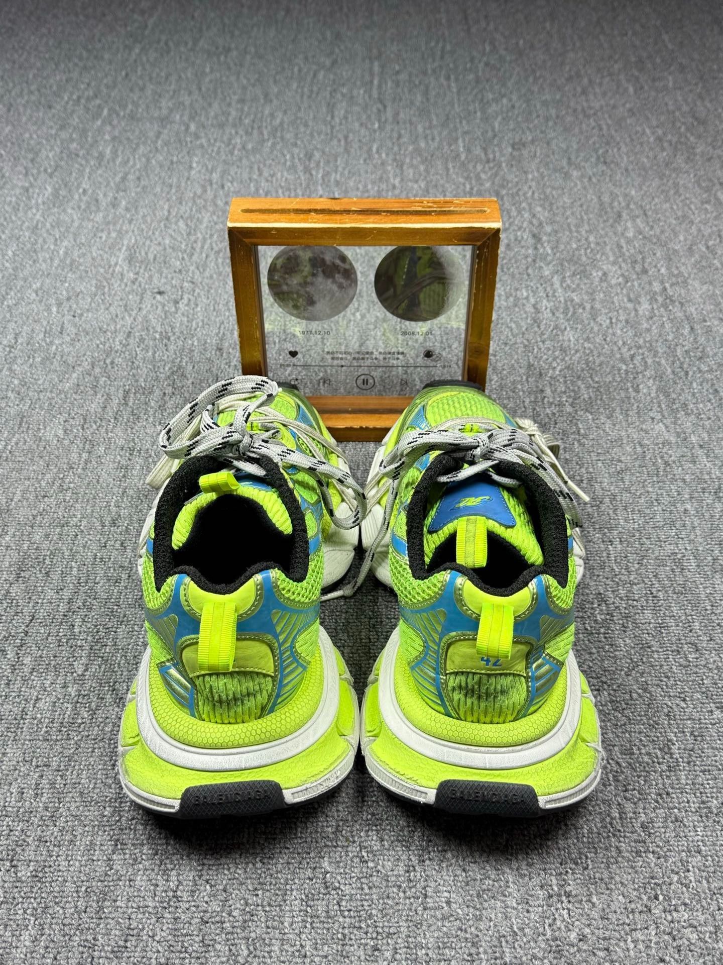 Balenciaga Balenciaga Glow Green Lowtop Sneakers 9 Men Size US 9 / EU 42 - 5 Thumbnail