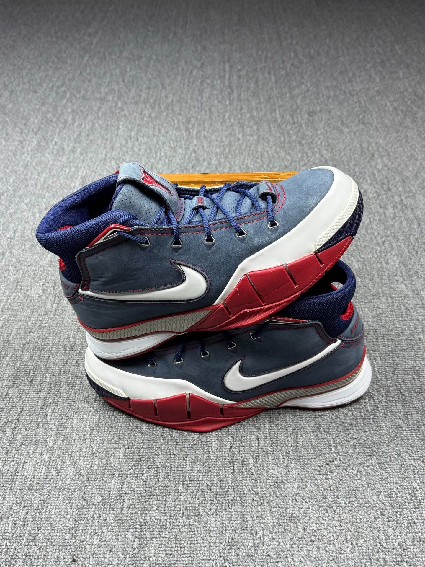 Nike Nike KOBE1 Lowtop Sneakers 9 Men Size US 9 / EU 42 - 2 Thumbnail