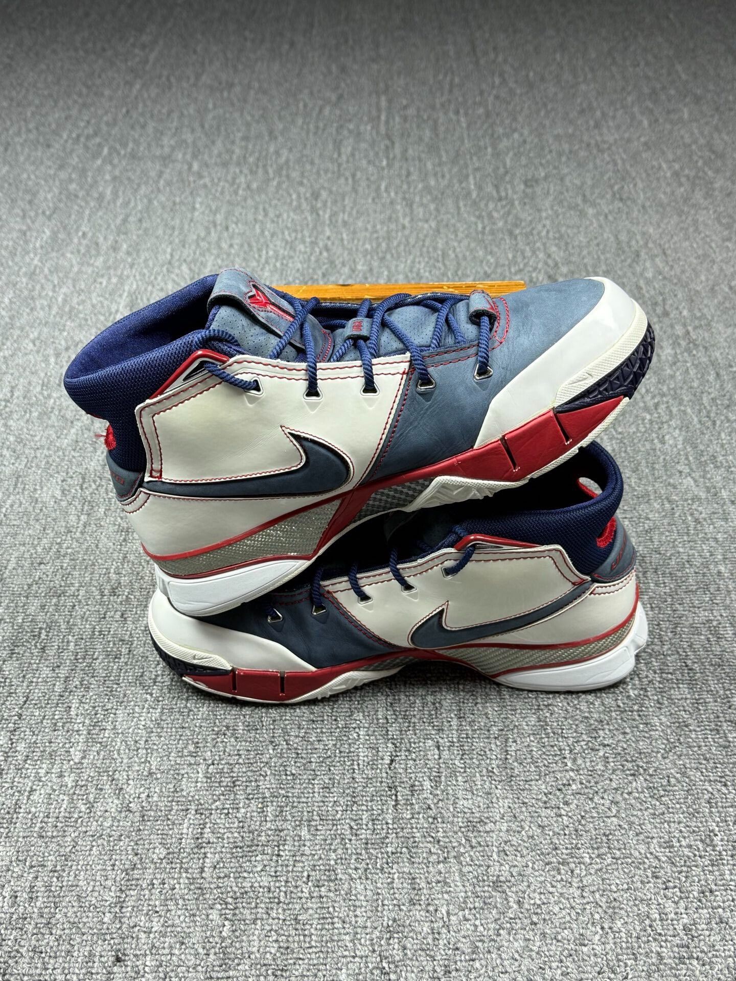 Nike Nike KOBE1 Lowtop Sneakers 9 Men Size US 9 / EU 42 - 3 Thumbnail