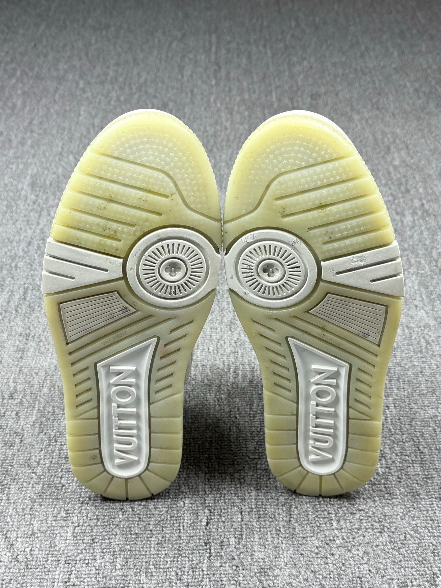 Louis Vuitton Louis Vuitton Training White Lowtop Sneakers 10 Men Size US 10 / EU 43 - 6 Thumbnail