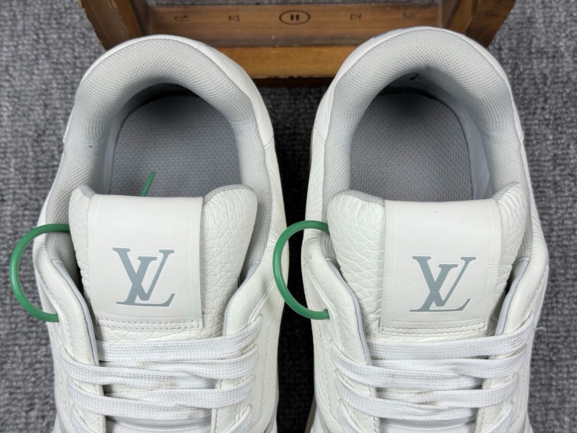 Louis Vuitton Louis Vuitton Training White Lowtop Sneakers 10 Men Size US 10 / EU 43 - 9 Thumbnail