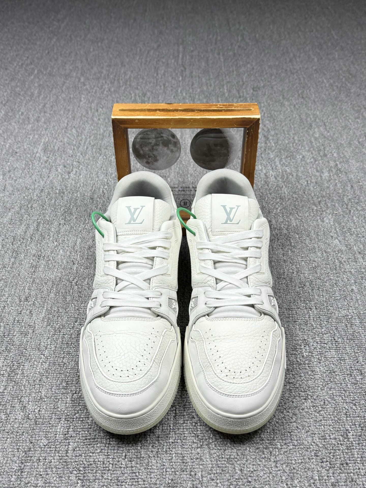 Louis Vuitton Louis Vuitton Training White Lowtop Sneakers 10 Men Size US 10 / EU 43 - 4 Thumbnail